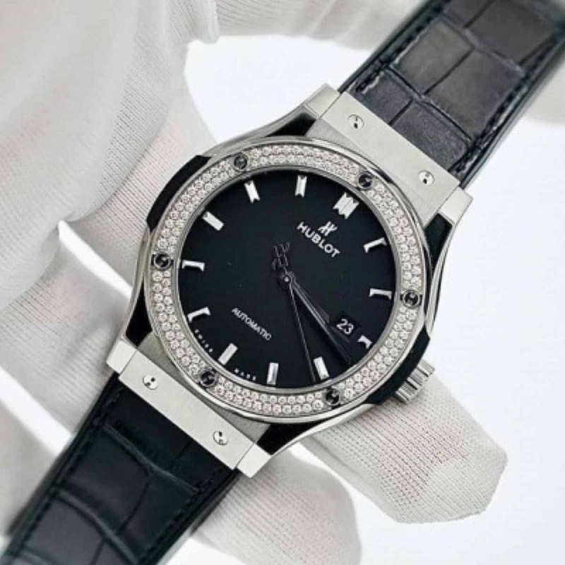 kiểm tra đồng hồ Hublot chính hãng