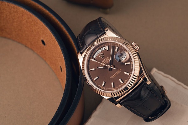 Giá đồng hồ Rolex dây da 