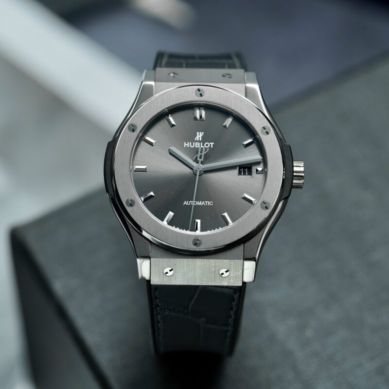 Đồng hồ Hublot Classic Fusion Grey Dial 42mm Cũ