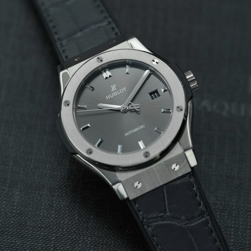 Đồng hồ Hublot Classic Fusion Grey Dial 42mm Cũ