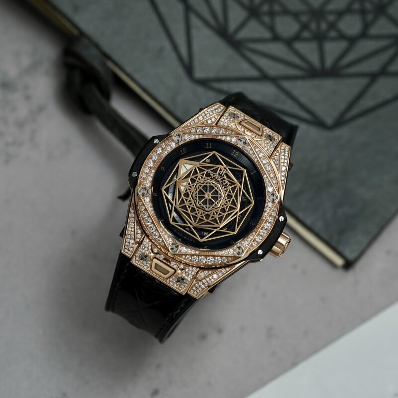 Đồng Hồ Hublot Big Bang Sang Bleu King Gold Pavé Diamonds 465.OS.1118.VR.1704.MXM18 Cũ