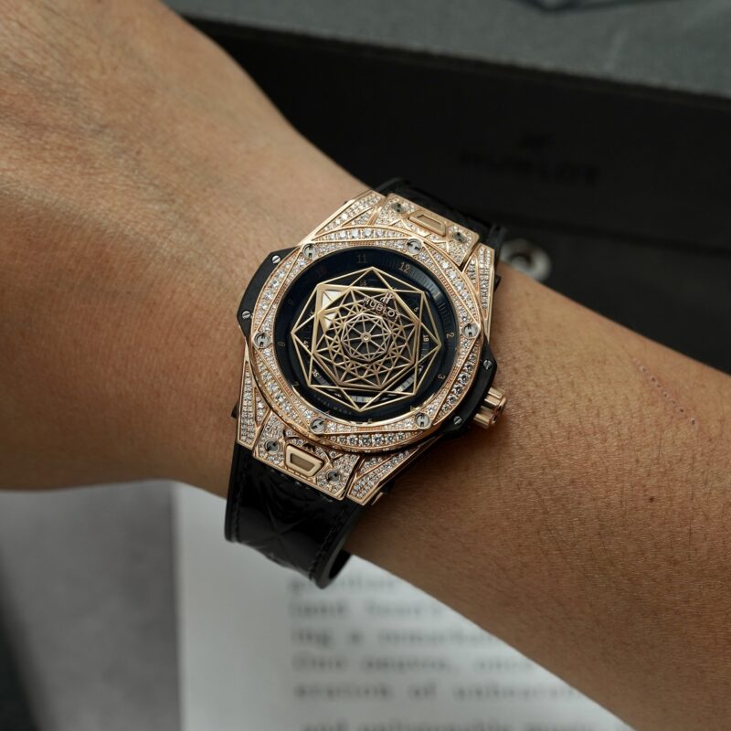 Đồng Hồ Hublot Big Bang Sang Bleu King Gold Pavé Diamonds 465.OS.1118.VR.1704.MXM18 Cũ