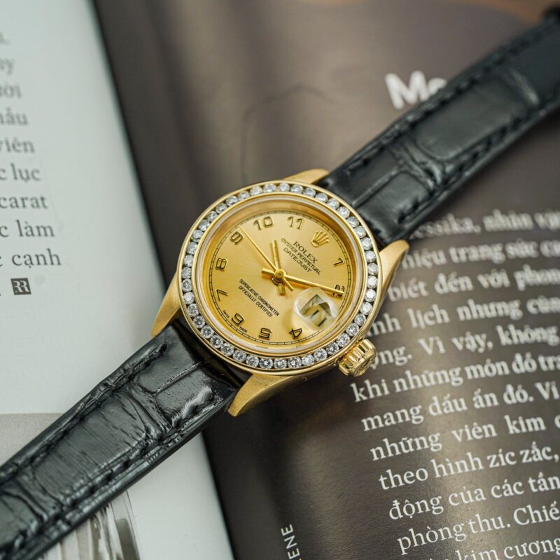 Đồng hồ Rolex Lady Datejust 69178 Mặt Số Tia Vàng Vành Kim Cương Tự Nhiên Cũ